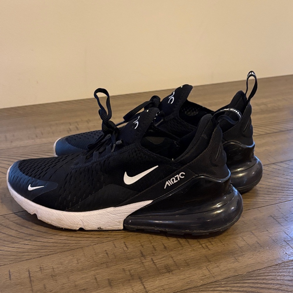 Women’s Nike Air Max 270 size 9.5
